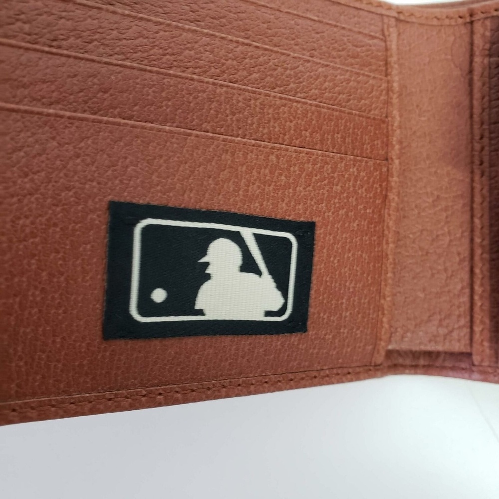 Gucci NY Yankees Edition GG Patch Wallet - Brown - Picture 7 of 8